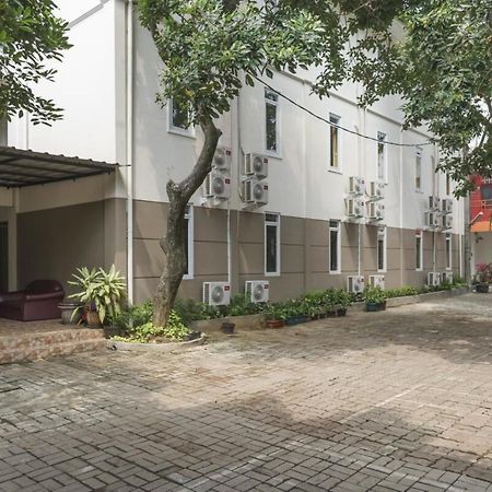 Urbanview Hotel Minongga Pondok Labu By Reddoorz ジャカルタ エクステリア 写真