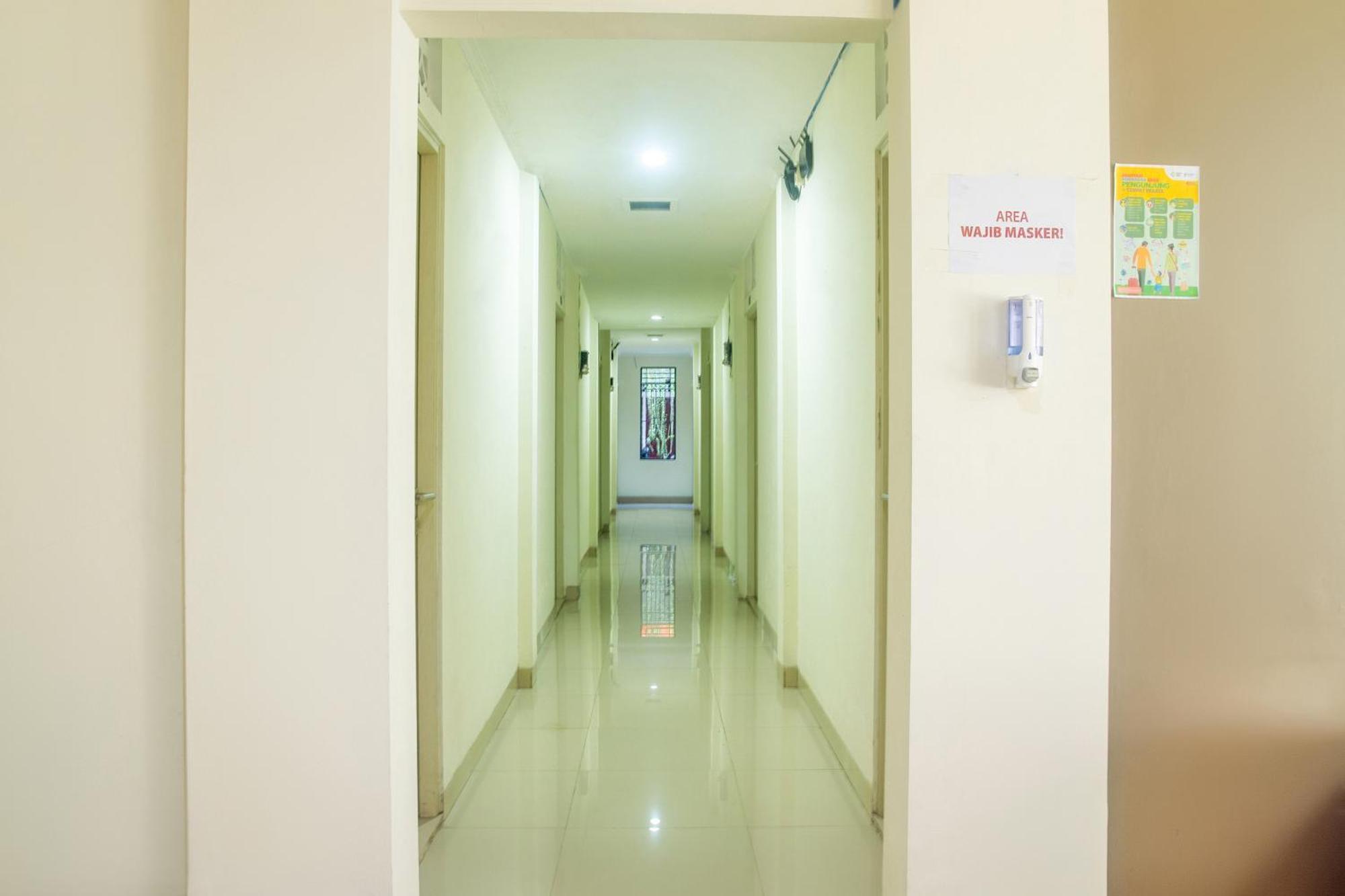 Urbanview Hotel Minongga Pondok Labu By Reddoorz ジャカルタ エクステリア 写真