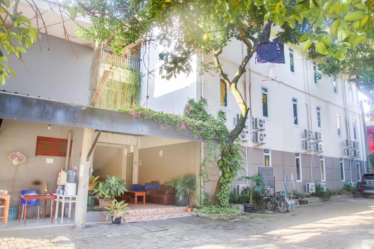Urbanview Hotel Minongga Pondok Labu By Reddoorz ジャカルタ エクステリア 写真