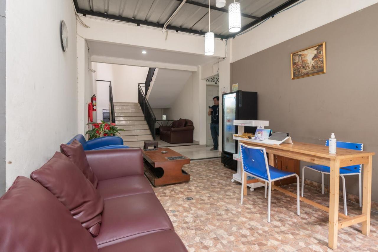 Urbanview Hotel Minongga Pondok Labu By Reddoorz ジャカルタ エクステリア 写真